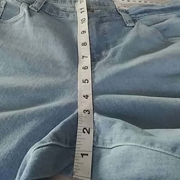 Distressed Jeans - Picture 14 of 16